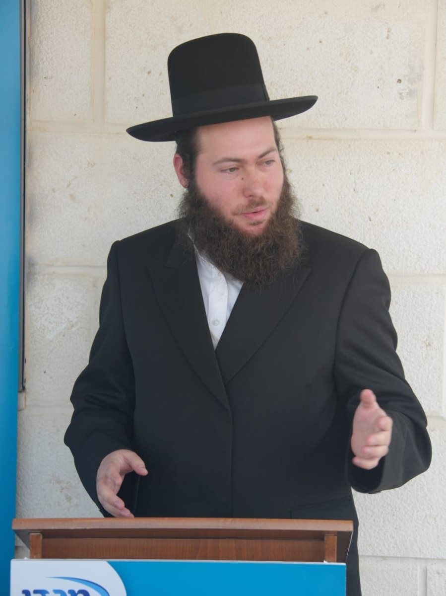 קביעת מזוזות מרכז מכבי בק. מלאכי - הרב אריה קלין נושא דברים. מכבי