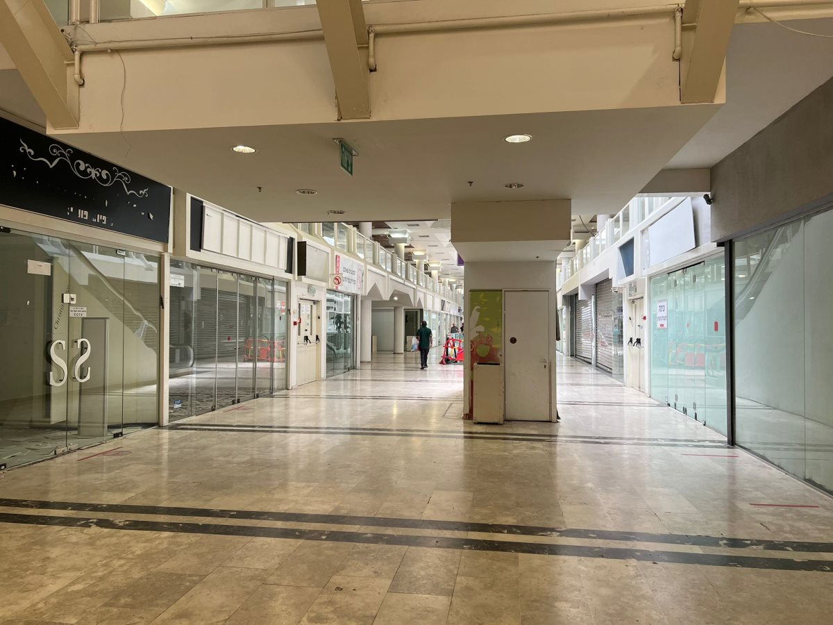 קניון רפאים - שדרת החנויות בקניון לב אשדוד ריקה מאדם. צילום: קטלינה ריבקה