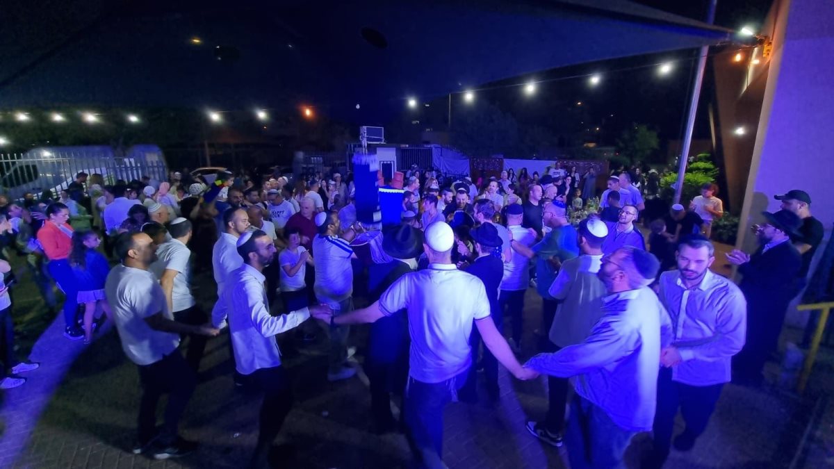 אור התורה והיהדות. הקפות שניות ברובע טז. אלבום פרטי