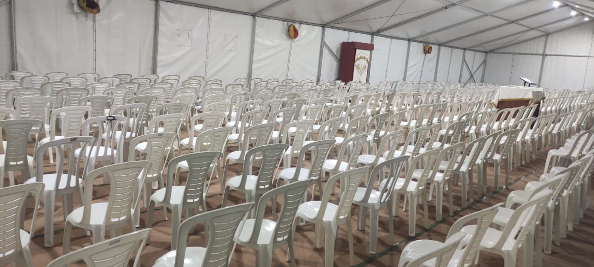 פעילות סביב השנה. אהל לתפילות יום הכיפורים שהוקם ברובע טז. אלבום פרטי