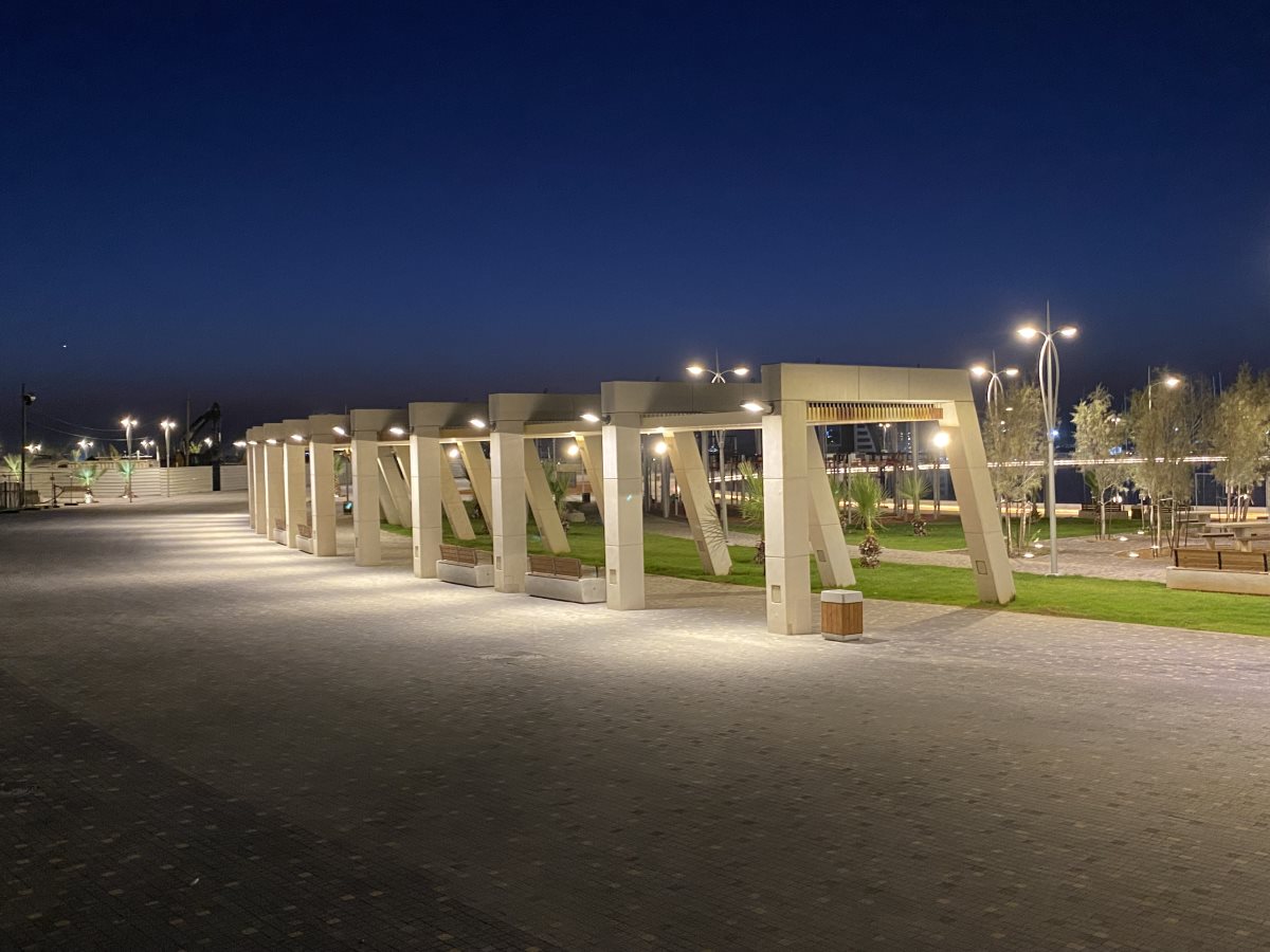 האגם במרינה באשדוד בשעות הלילה