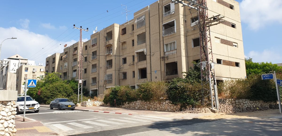 הכל כבר מוכן לתחילת ההריסה (צילום: שמואל סרדינס)