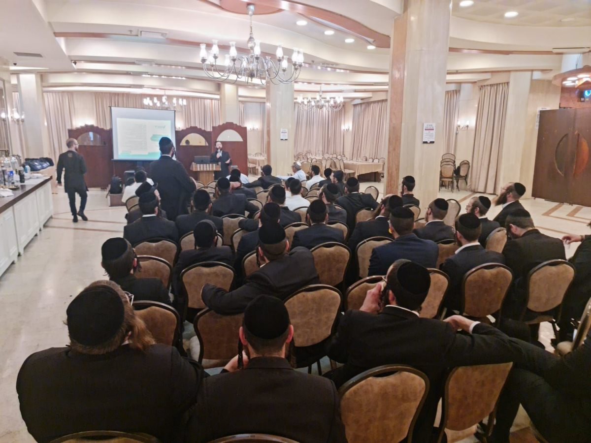 בהרצאה בנושא הזהב. אחת מיני רבות