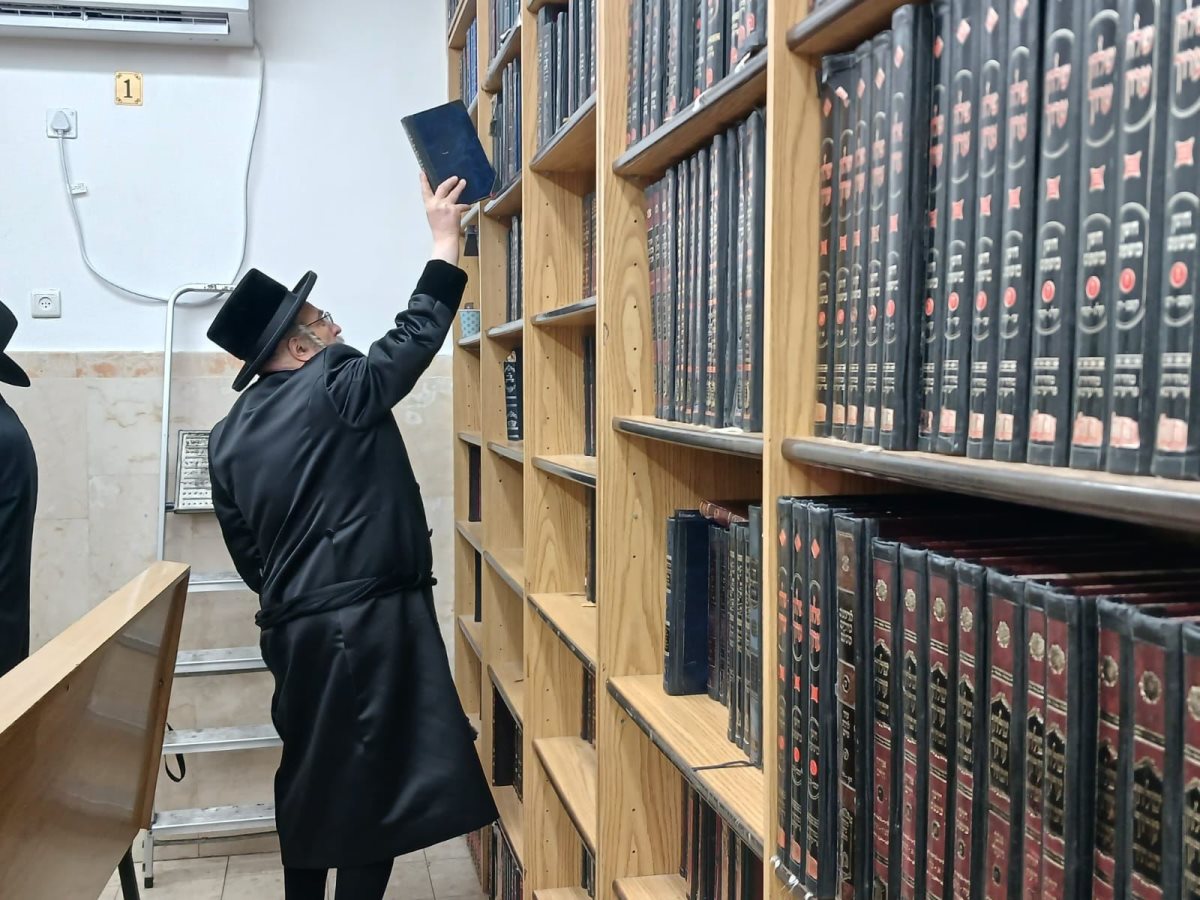 האדמור מקוסון בעיר. א&#39; מיכאלי