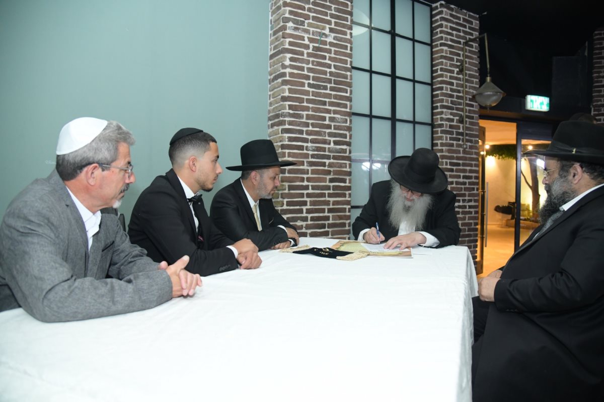 שמחת חתונת בתו של אלי כהן. המצלם