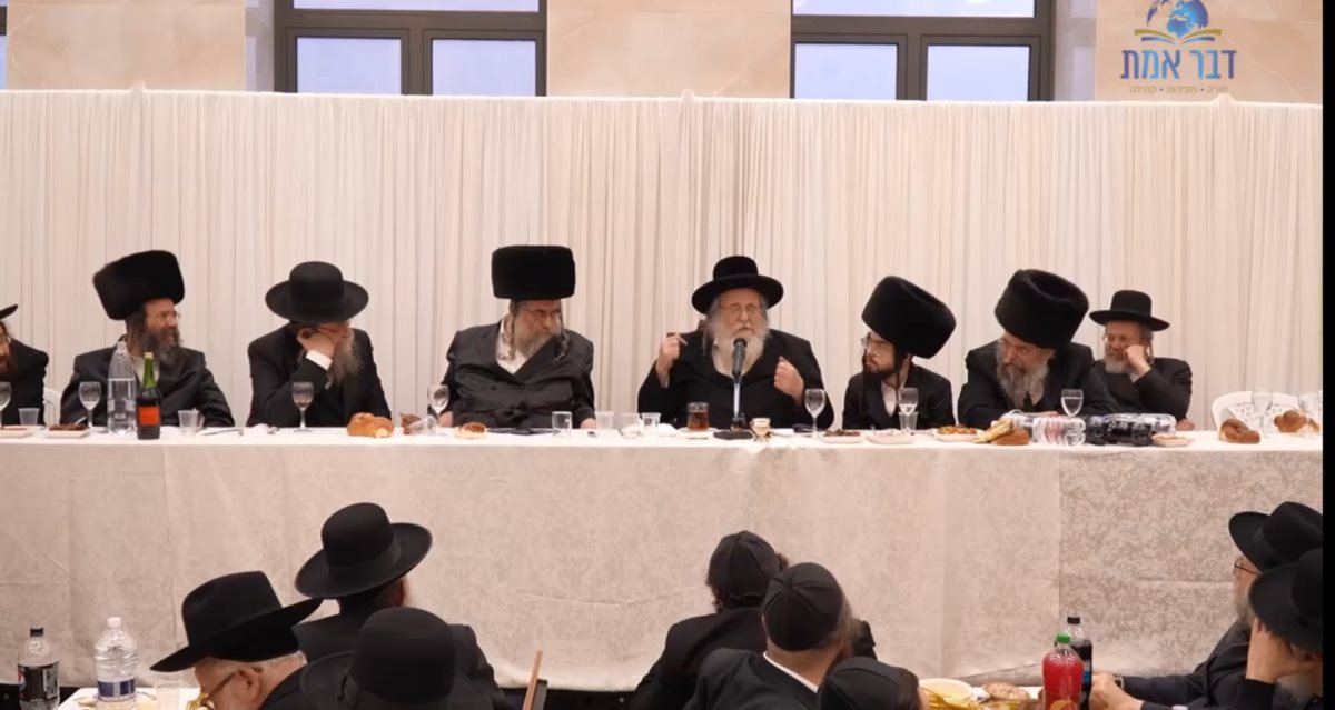 הגרי"ב שרייבר שליט"א בבית מדרשו של הגר"ש אלתר. צילום: דבר אמת