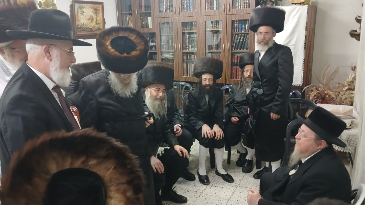 ניחום אבלים אצל הרב ויזניצר. א&#39; מיכאלי