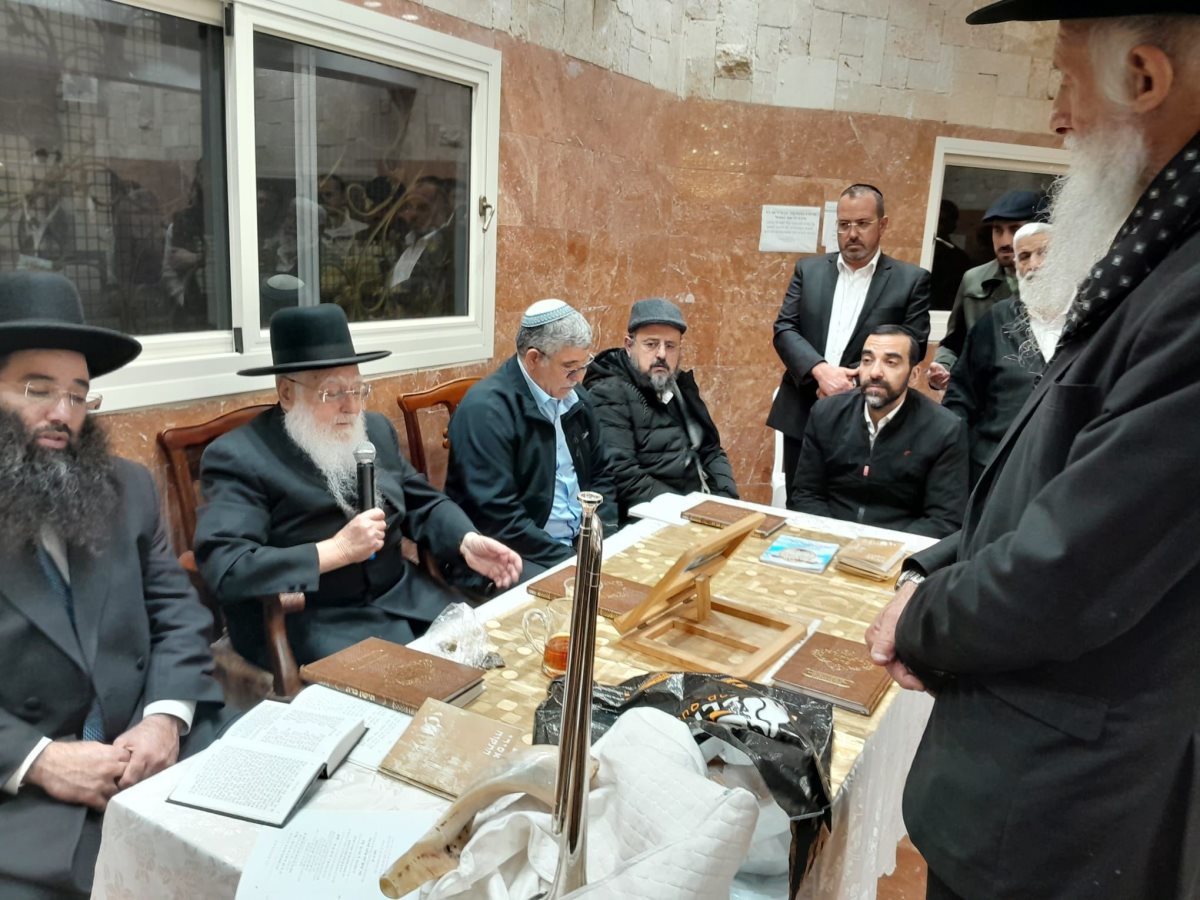 התפילה באהל אבות הקבלה. א&#39; מיכאלי