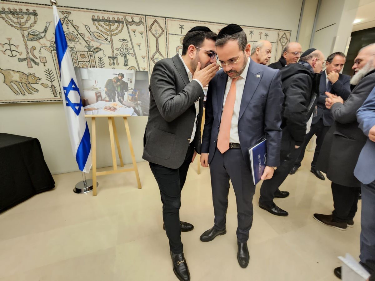 "הגעתי כהורה לבני". נתי מור יוסף עם שר הבריאות. 