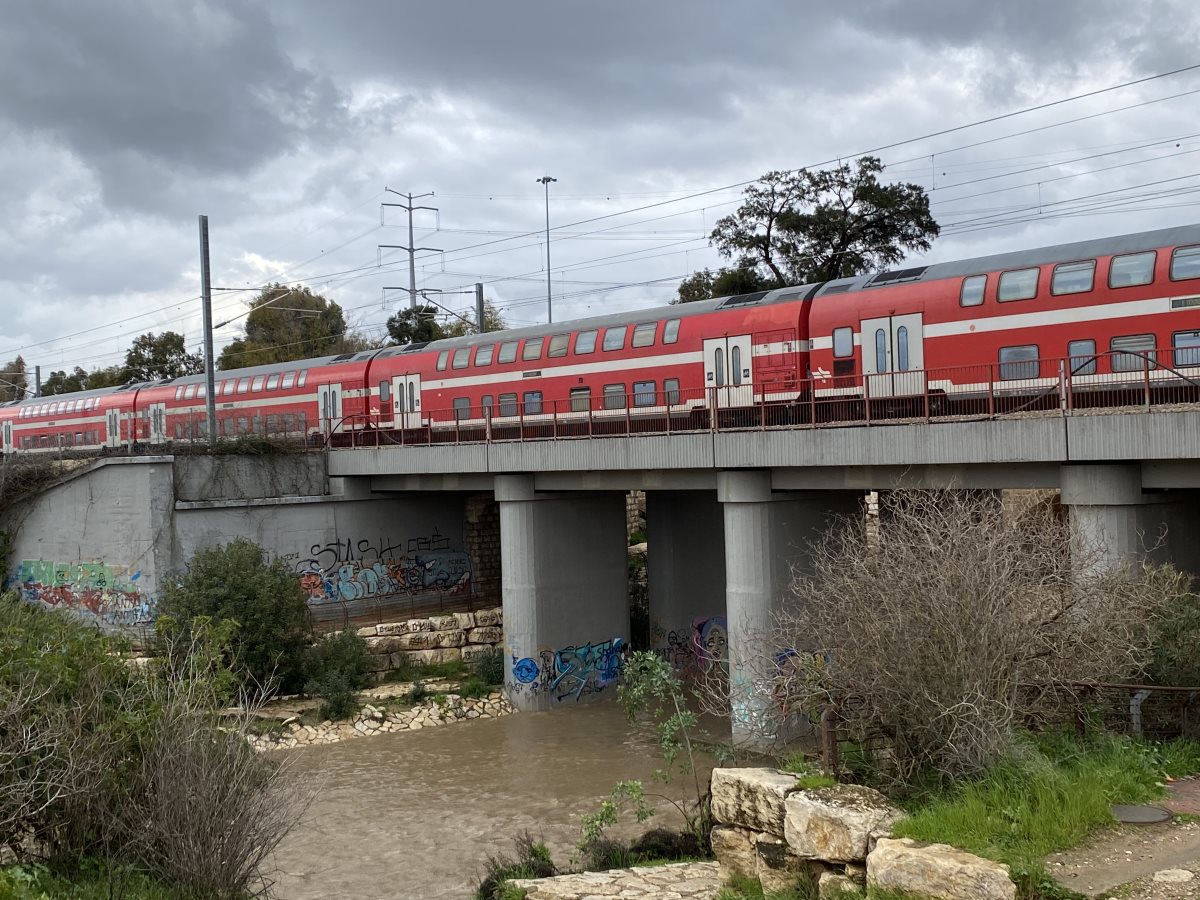 נחל לכיש הבוקר באשדוד (צילום: אשדוד נט)