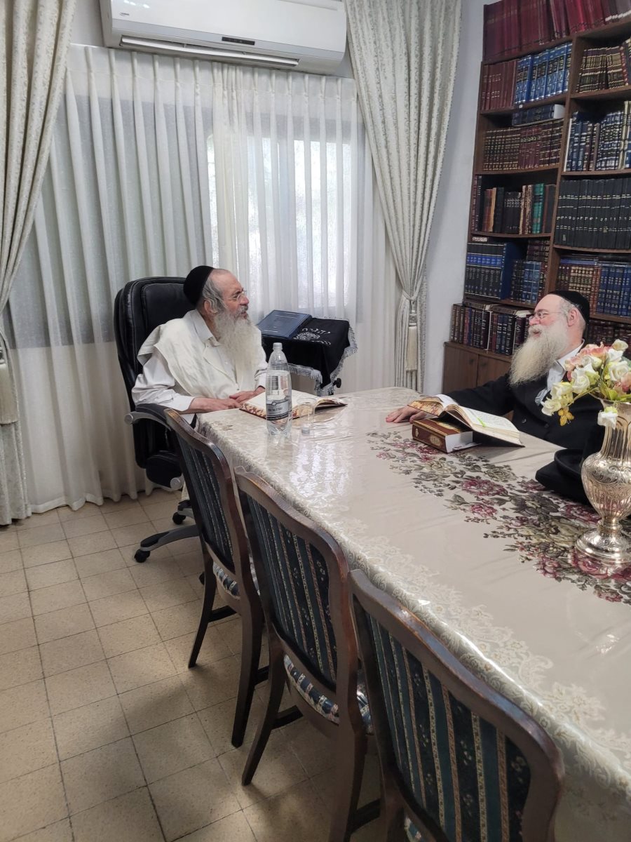 לומד בחברותא עם אחיו יבדלח"א ר' ישראל משה