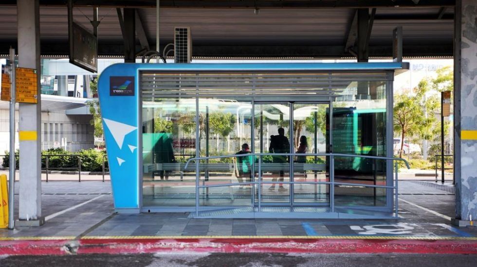 תחנת אוטובוס ממוזגת. דניאל אליאור, נתיבי איילון