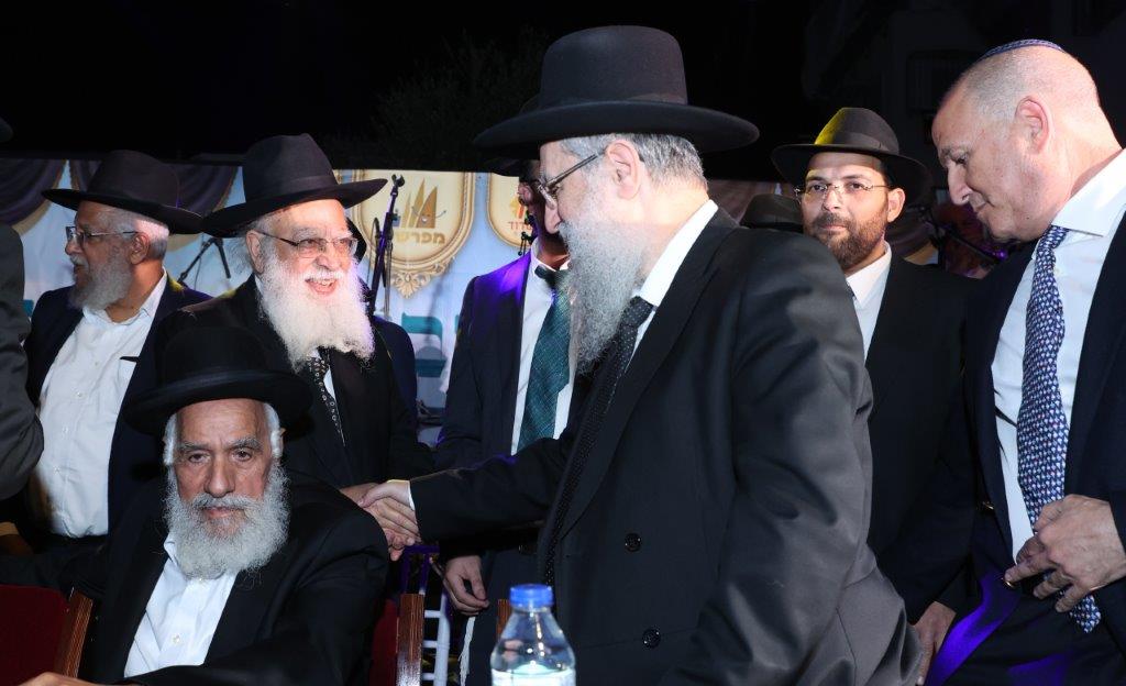 שמחת בית השואבה. מפרשים