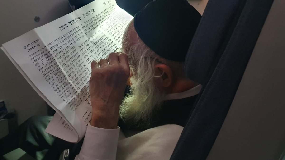 הגרא אלטמן במטוס. אהרן מיכאלי