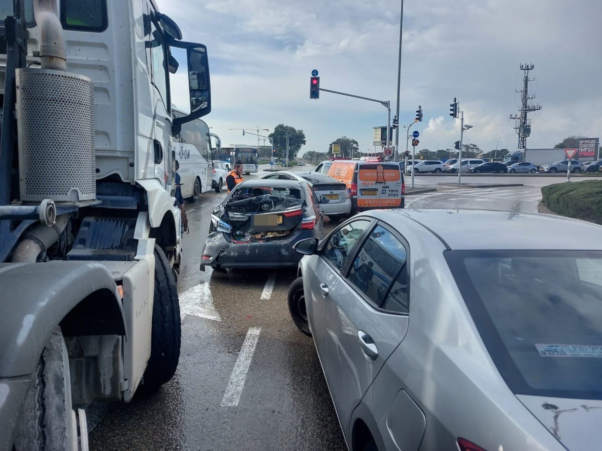 צילום ארכיון - תאונה במעורבות משאית באשדוד. קרדיט: איחוד הצלה 