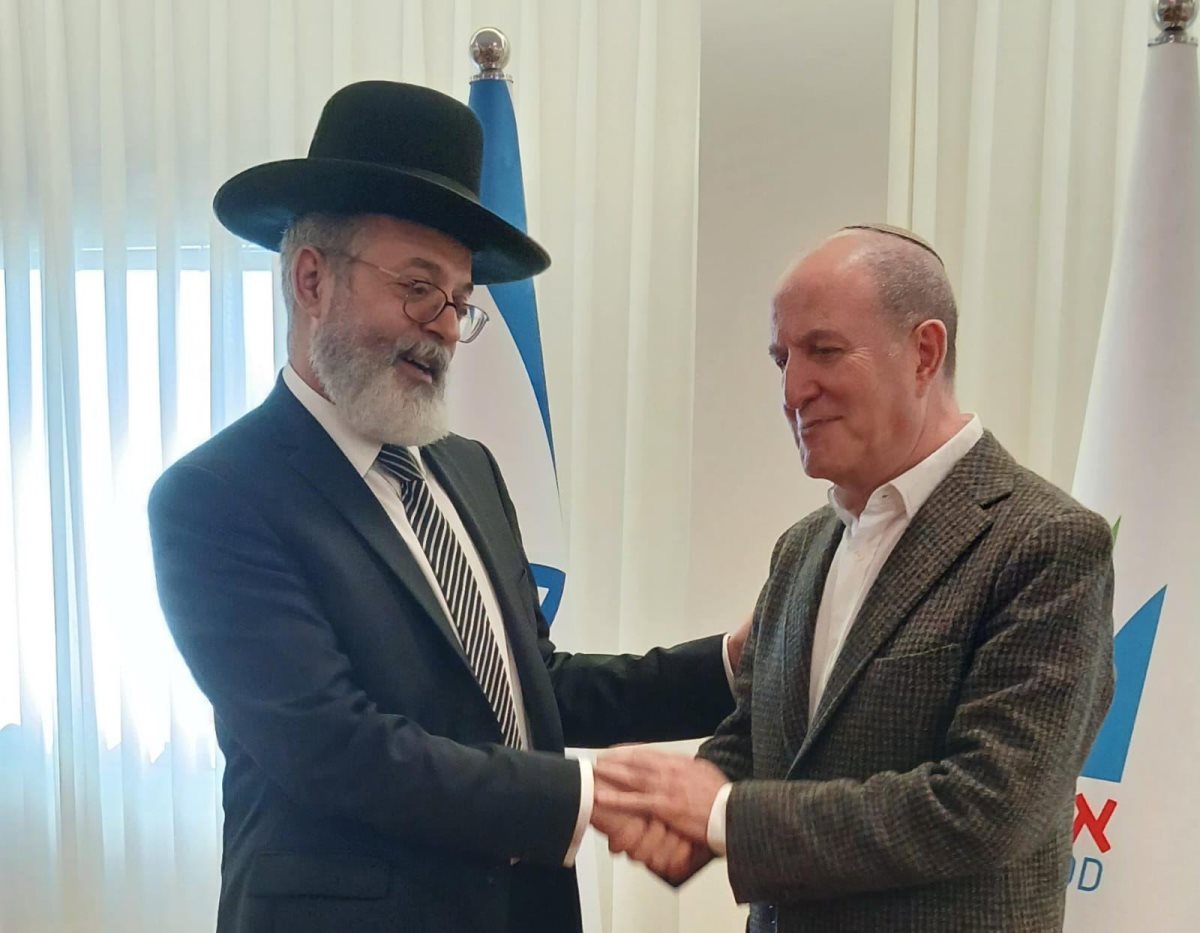 תמיכה נלהבת. דר לסרי עם רבה של מרסיי. א. מ. 