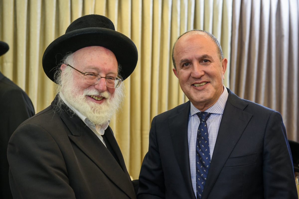 וובר עם ראש העיר. צילום: שניאור מור יוסף