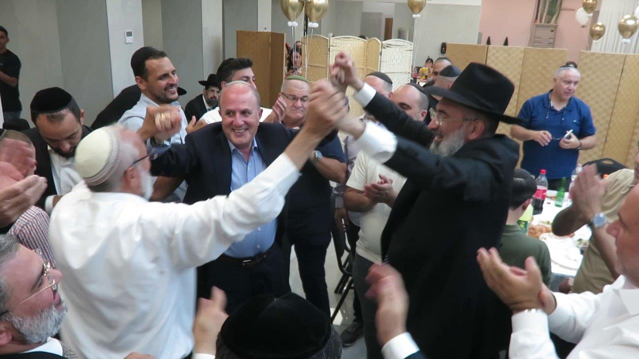 חוגגים עם לסרי. א מיכאלי