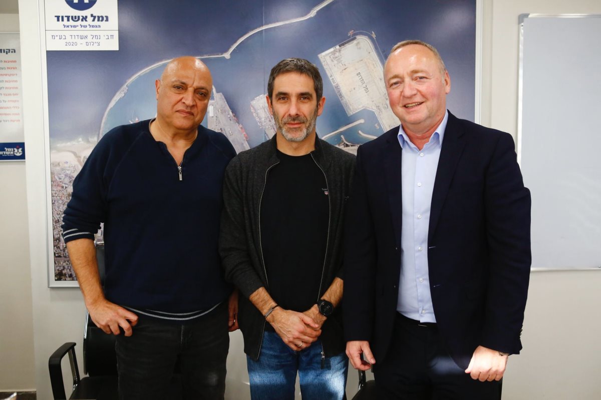 החתימה בנמל אשדוד. טבל טולצינסקי