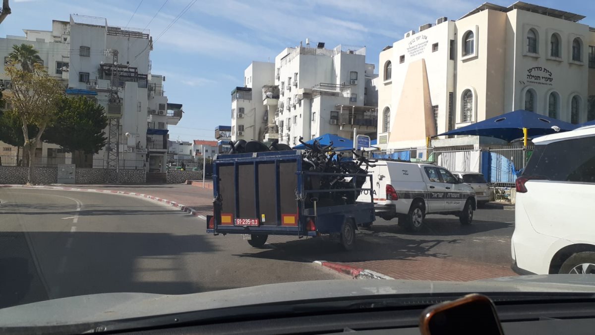 הכיסאות ליד ויזניץ. משטרת ישראל