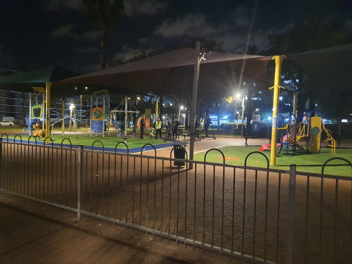 המשטרה מפזרת את הנערים מגינת הורקנוס