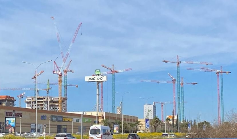 מנופי הבנייה שוב בפעולה באשדוד