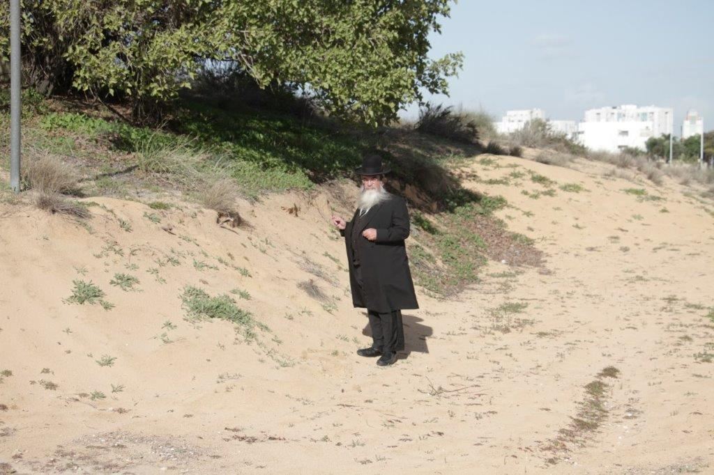 תל המתלבקט - בדיונה. הרב חיים קלמנוביץ. יוסי לוי