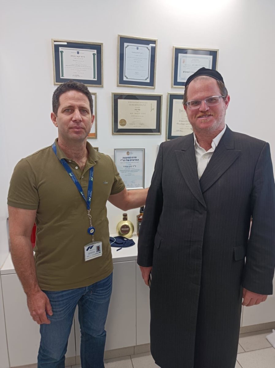 הרב שקול עם דר עודד כהן, מנהל מערך אא&quot;ג באסותא. אסותא אשדוד