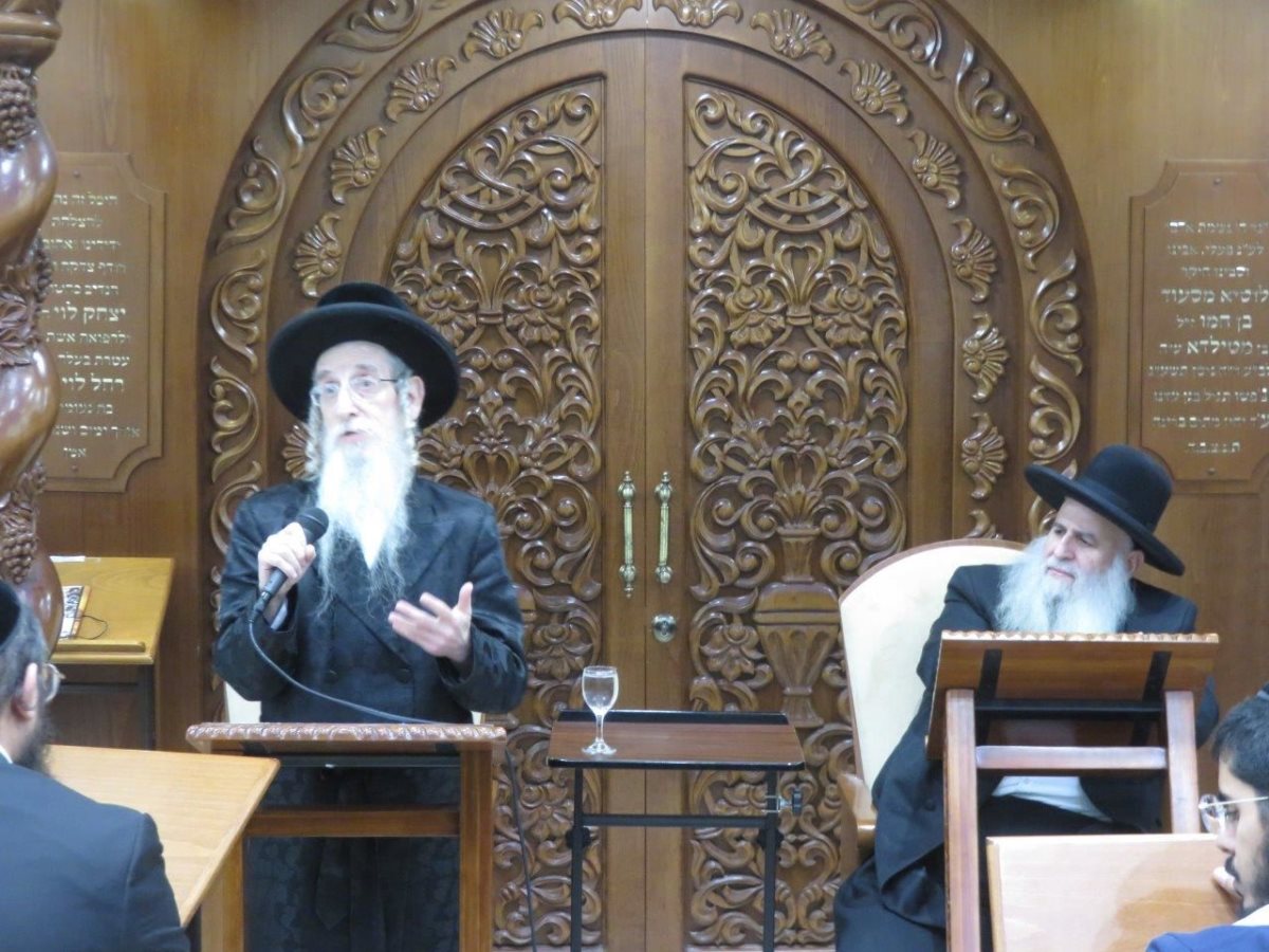 האדמור ממעליץ בתפארת רפאל עם הגרמ אבוחצירא. א&#39; מיכאלי