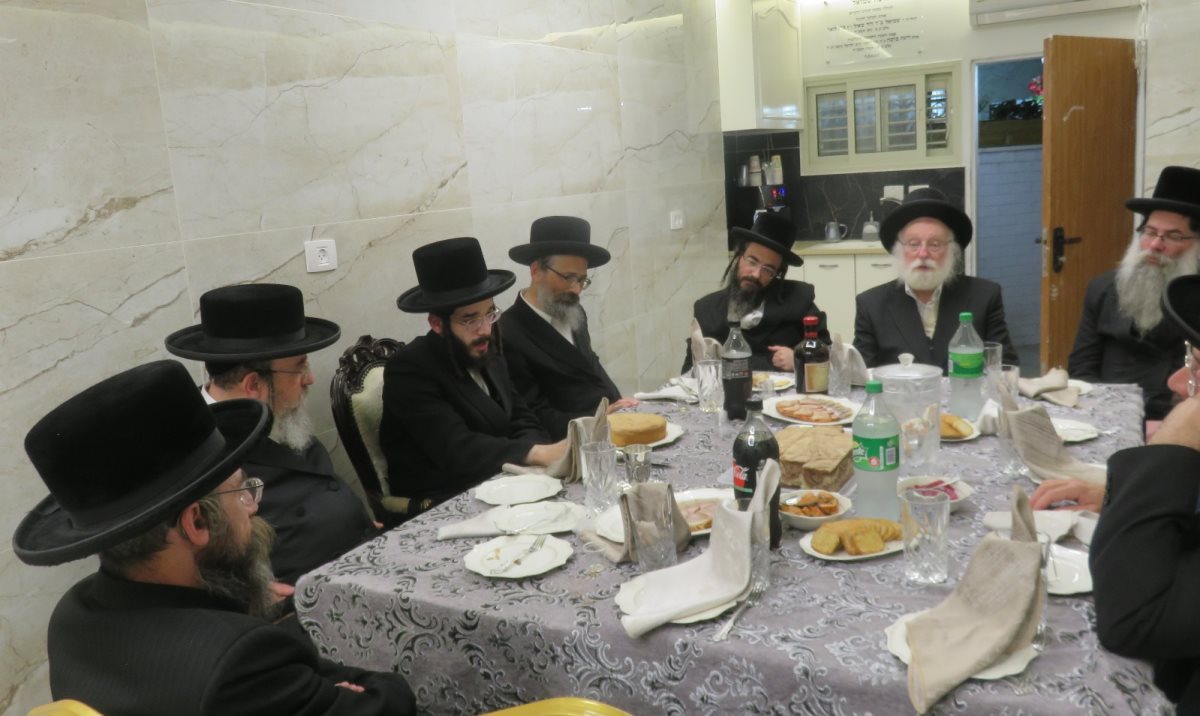 רבני הארגום עם נכד האדמו"ר מבעלזא. באדיבות המצלם