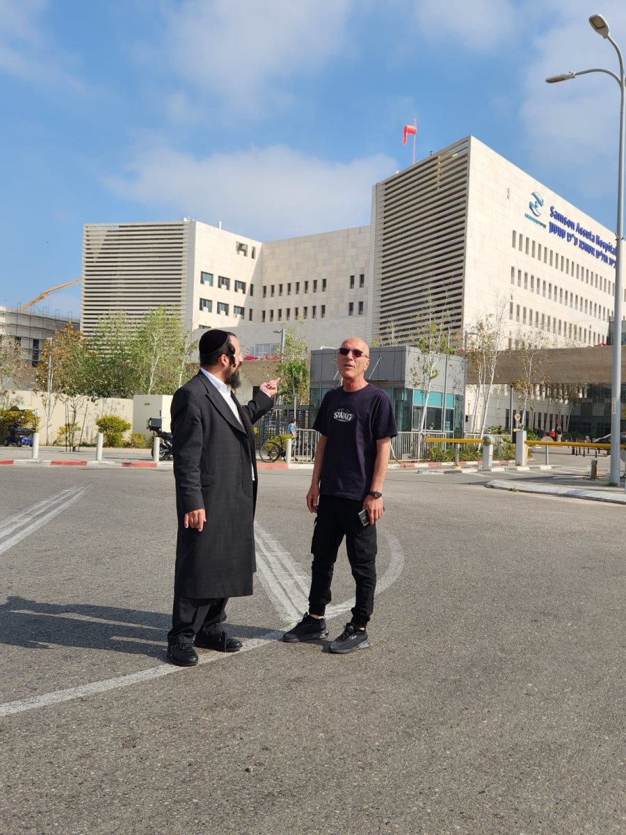 מחפשים פתרונות חניה. הרב טננהויז ב&#39;אסותא&#39;. שימי לוק