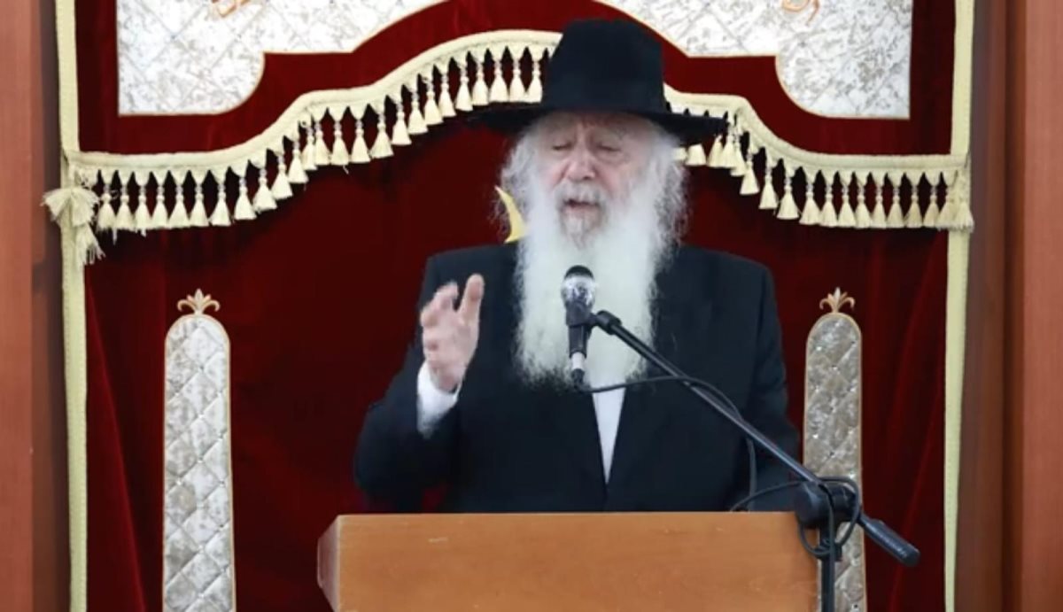 האדמור רבי דוד פינטו לתלמידי הישיבות. א מיכאלי