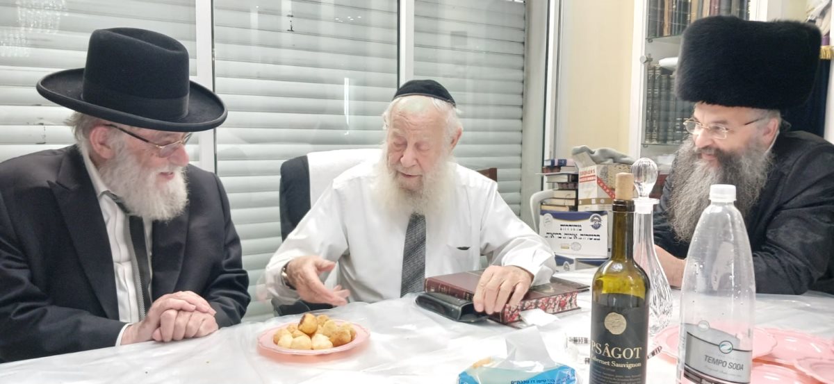 הרב רוזה עם הרב חסיד אצל רב העיר. א מיכאלי