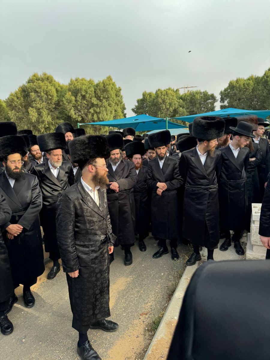 ההלוויה. רץ ברשת ומתפרסם על פי סעיף 27א בחוק זכויות יוצרים