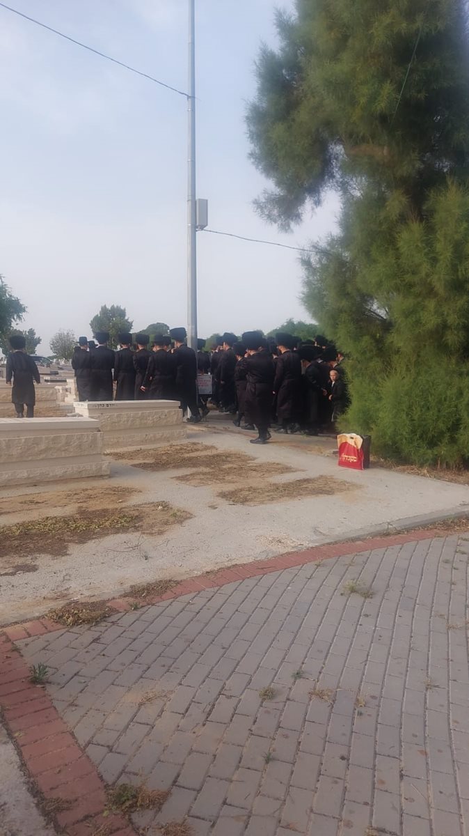 ההלוויה. רץ ברשת ומתפרסם על פי סעיף 27א בחוק זכויות יוצרים