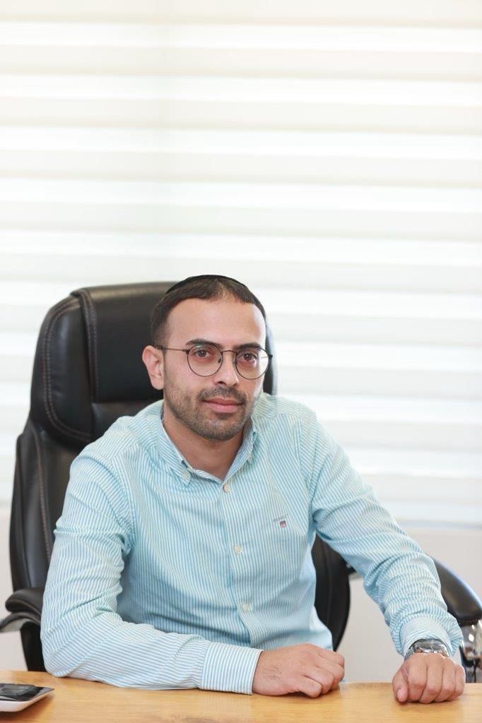 לפנק את הנהג. מאיר אבו