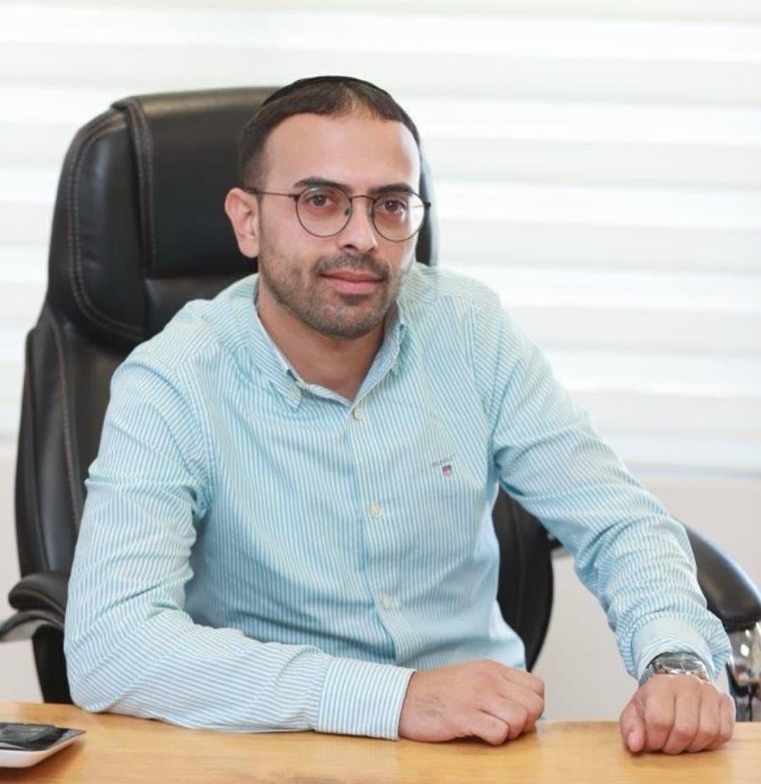 לא רק דלק. מאיר אבו. יח"צ