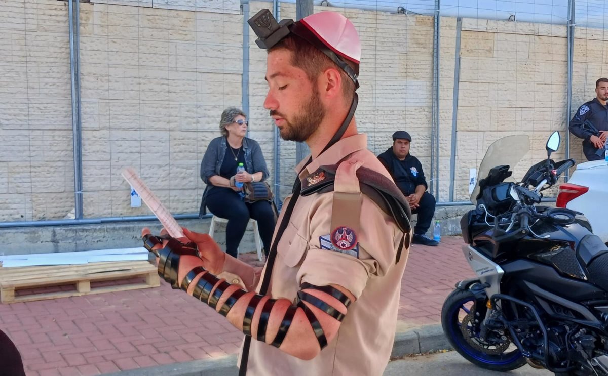 הנחת תפילין היום. א. מיכאלי