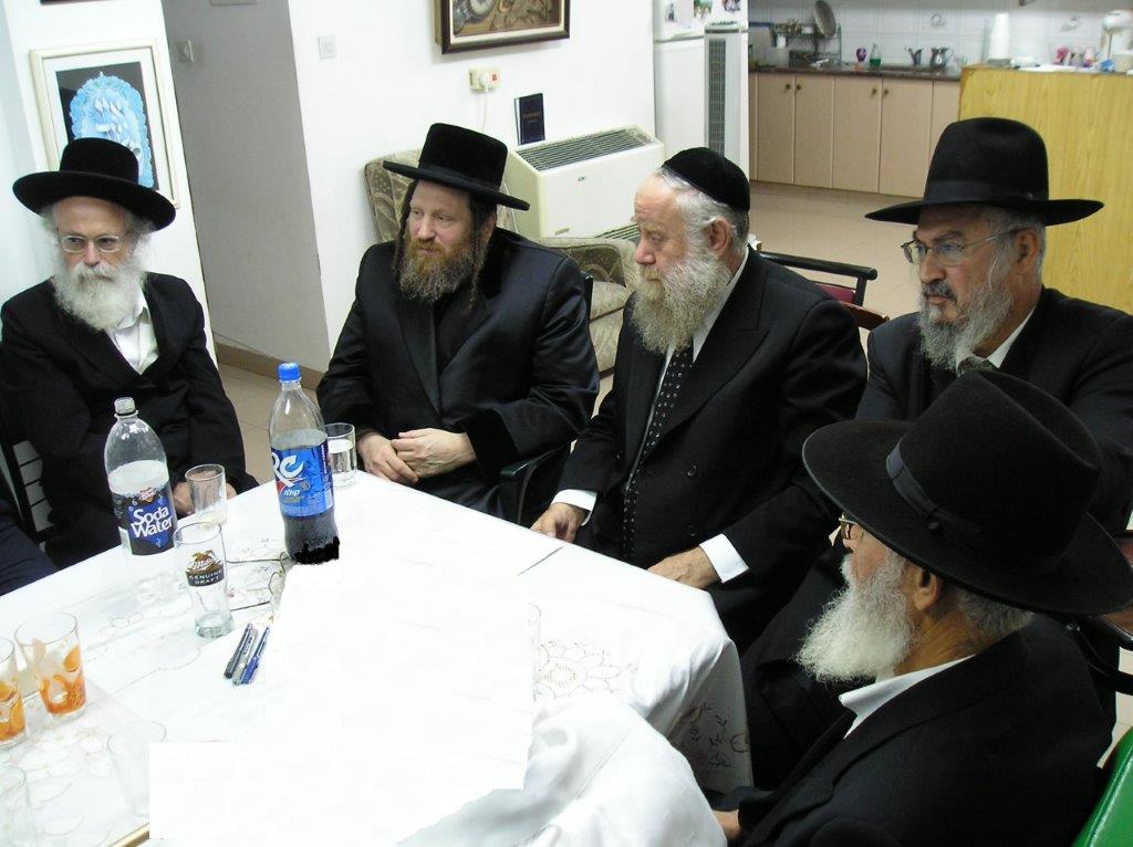 עמידה בלתי מתפשרת. עם רבני העיר. א מיכאלי