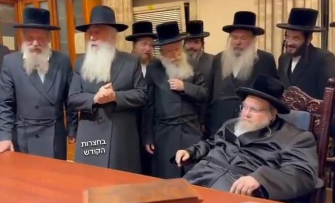 בחצרות הקודש, א' מיכאלי