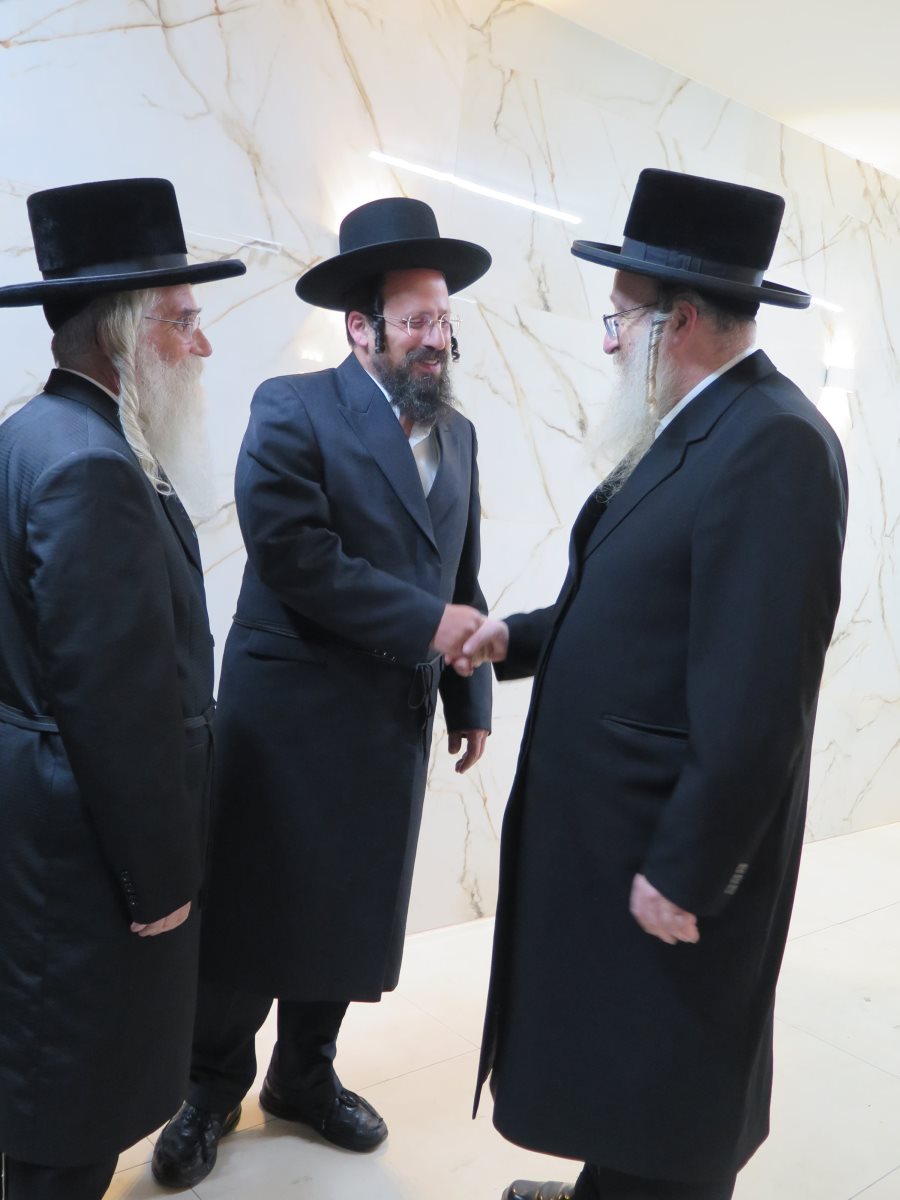 האדמור מביאלא עם הרב טננהויז. א. מיכאלי