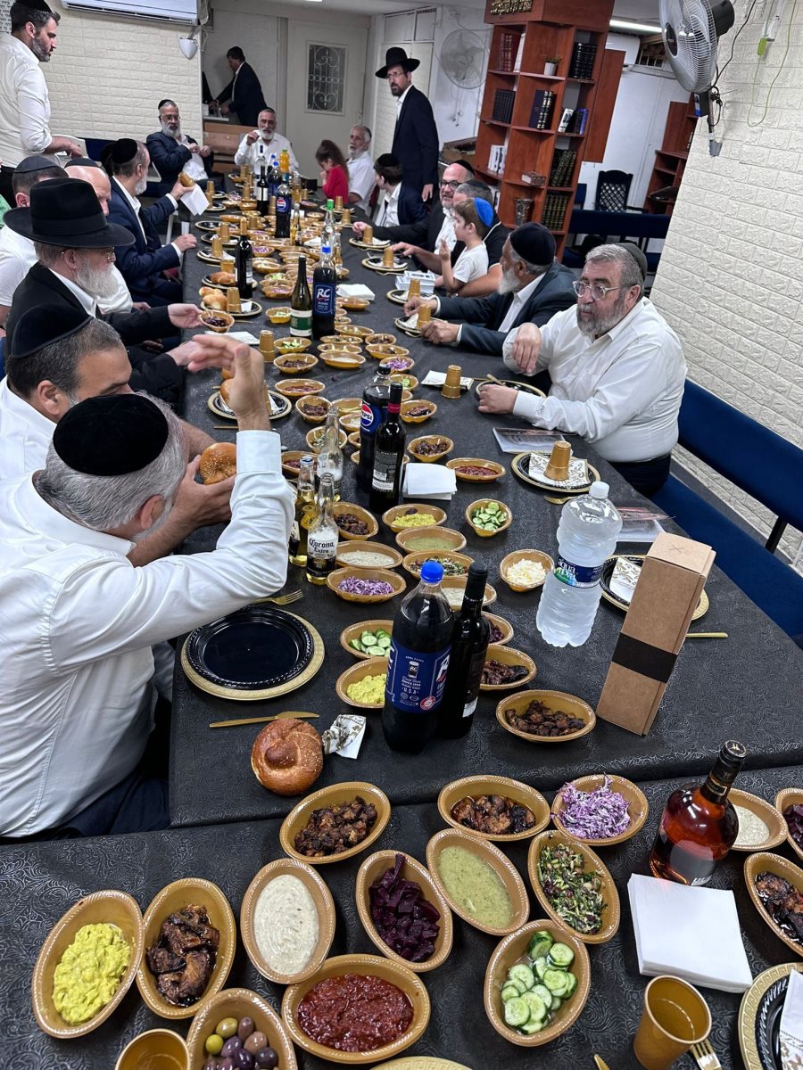 זמני שהוא קבוע. בית הכנסת בבניין