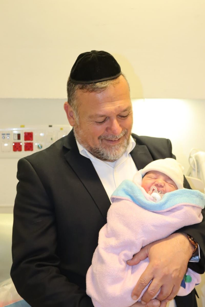 לאחרונה עם תואר סבא. מרדכי חאמי, אלבום פרטי