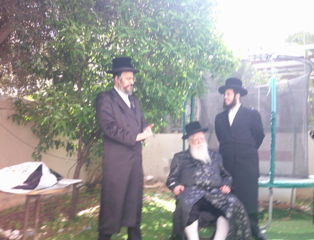 האדמור משאץ בברכת האילנות. א. מיכאלי