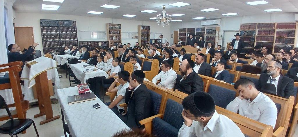 שיעורי תורה באהל דינה מפרשים. א. מיכאלי