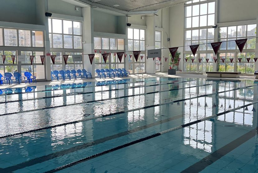 הבריכה המקורה - צילום אלי נכט