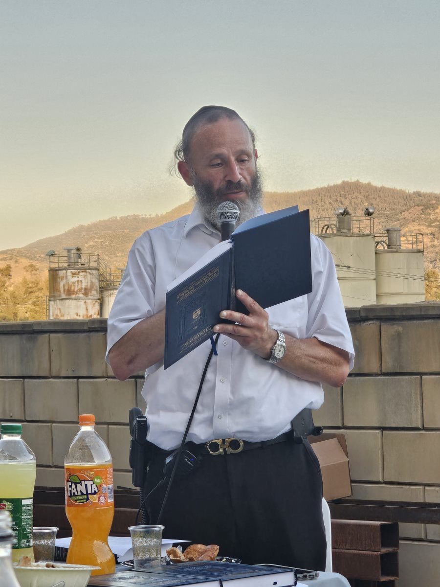 מפקד זק&quot;א-מרחב לכיש יוסי לנדאו בעת אמירת הסיום