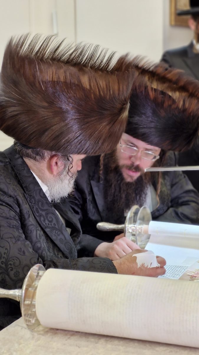 הכנסת ספר תורה לענ מרת רייזל שטייסל עה. המצלם