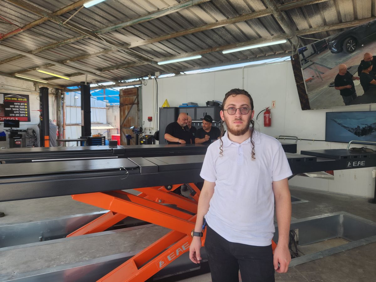 המוסכניק החסידי הראשון, בנצי טכובר. אלבום פרטי