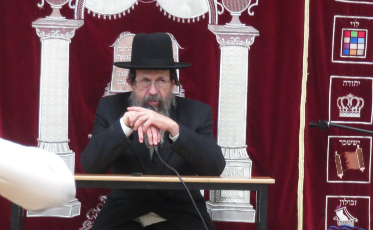 האדמור מסטוטשין בעיר. מ. מיכאלי